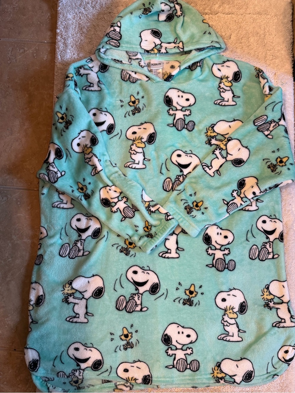 Peanuts snoopy Mint and Cream Plush Sleepwear Hoodie Blanket carry bag